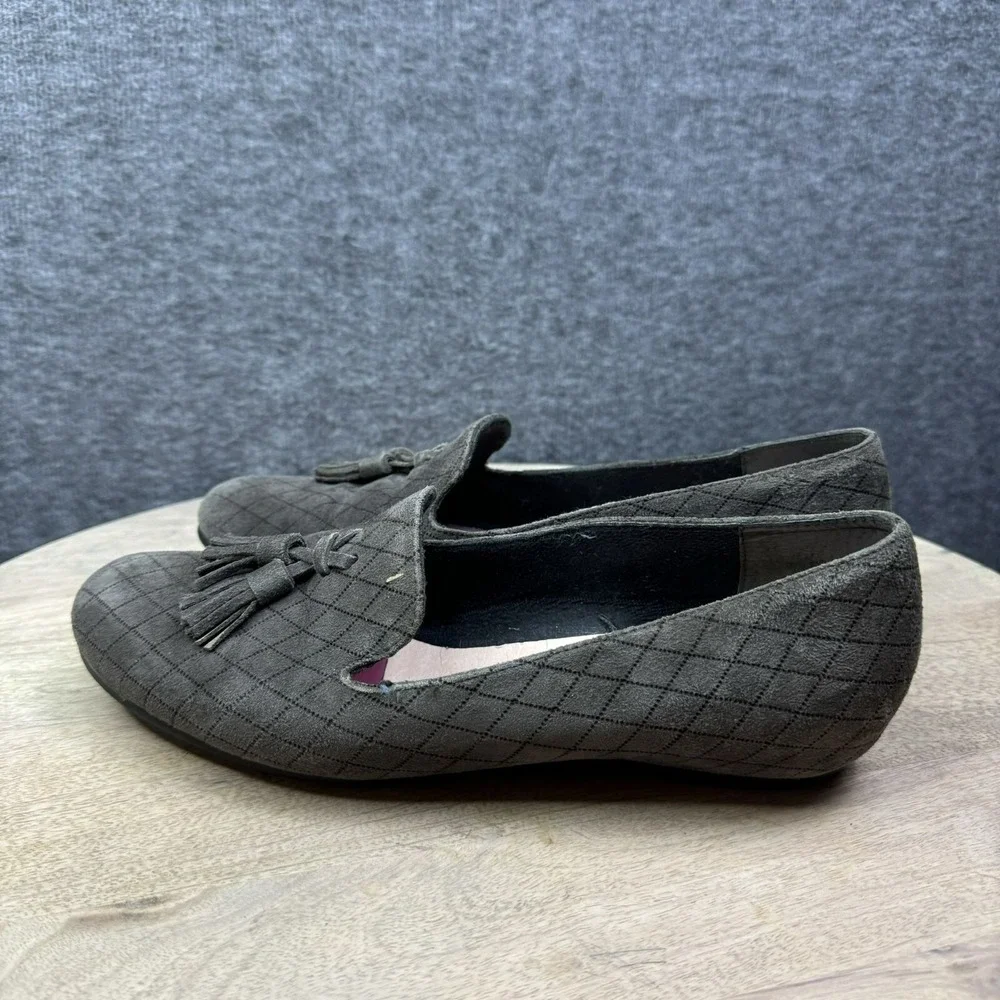 Munro Tassel Loafers 9 M Grey Quilted Suede‎ Comfort Classic Preppy Professional